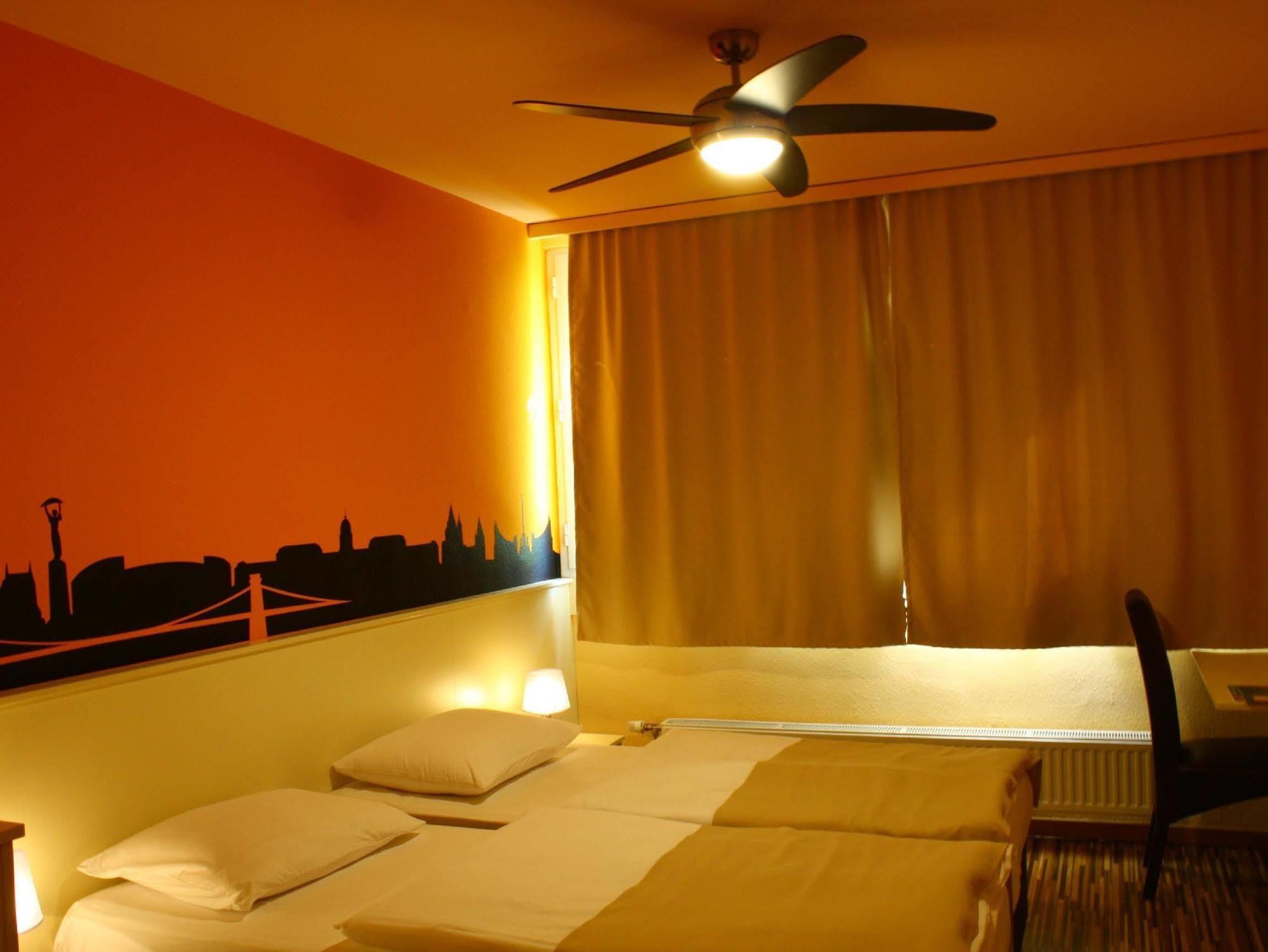 Hotel Pest Inn بودابست المظهر الخارجي الصورة